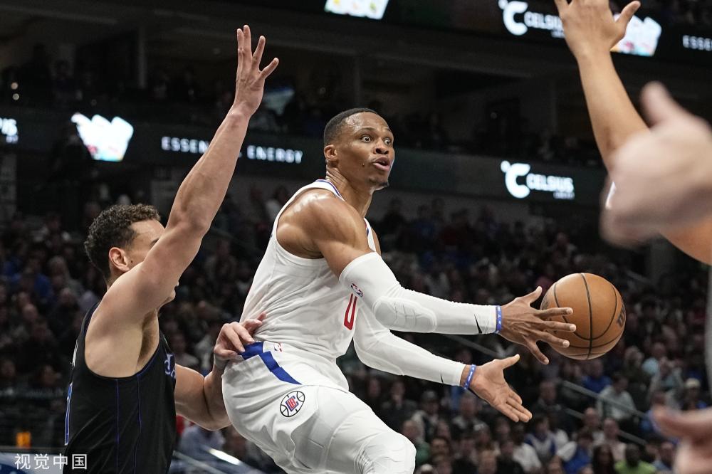 帮助两人在 帮助两人在